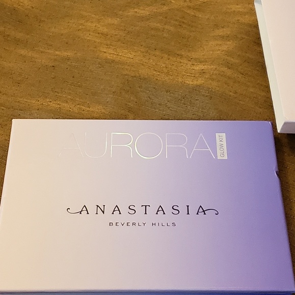 Anastasia Beverly Hills Aurora Glow Kit Palette - Picture 5 of 6